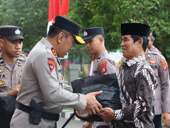 Salurkan 8.060 Paket Sembako Untuk Masyarakat, Jajaran Polda Kalteng Maknai