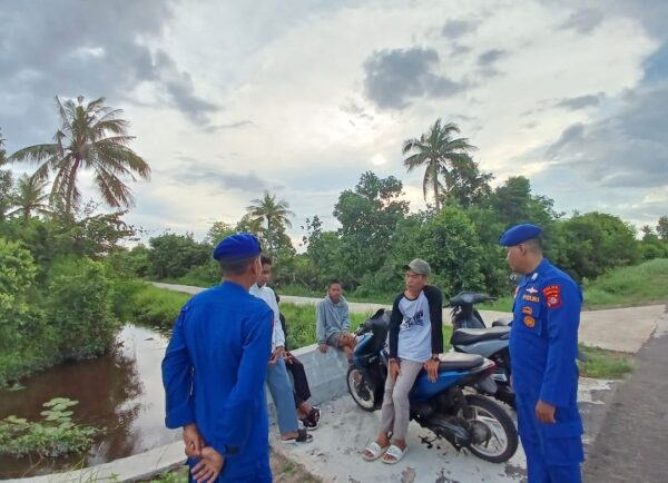 Sambangi Masyarakat, Personel Ditpolairud Polda Kalteng Beri Imbauan Bahaya Narkoba