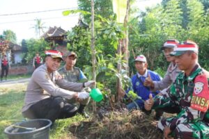 Tanam 300 Pohon dan Tebar 500 Benih Ikan, Polres Jembrana Sambut Hari Bhayangkara Ke-78