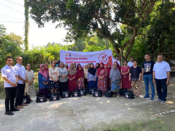 Sambut Hari Bhayangkara Ke 78, Polresta Banyuwangi Bagi Bantuan Sosial