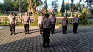 Satgas Preventif Subsatgas Kantor Penyelenggara Pemilu Amankan Kantor KPU Jembrana