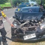 Sebuah Mobil Seruduk Motor Roda Tiga Di Jalan Jogja Solo Klaten