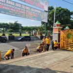 Semarak Hari Bhayangkara Ke 78 Polisi Banjarnegara Bersihkan Tempat Ibadah