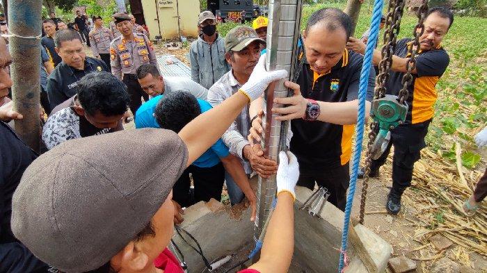 Semringah, Polresta Banyuwangi Buatkan Sumur Bor Warga Wongsorejo