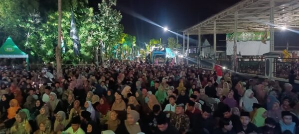 Sholawatan Remaja Di Masjid Al Idrisy, Dusun Rejosari: Momen Kebersamaan