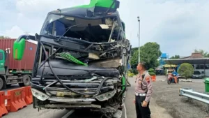 Kecelakaan Bus Rombongan SMK di Tol Tembalang Semarang, 3 Orang Luka-Luka