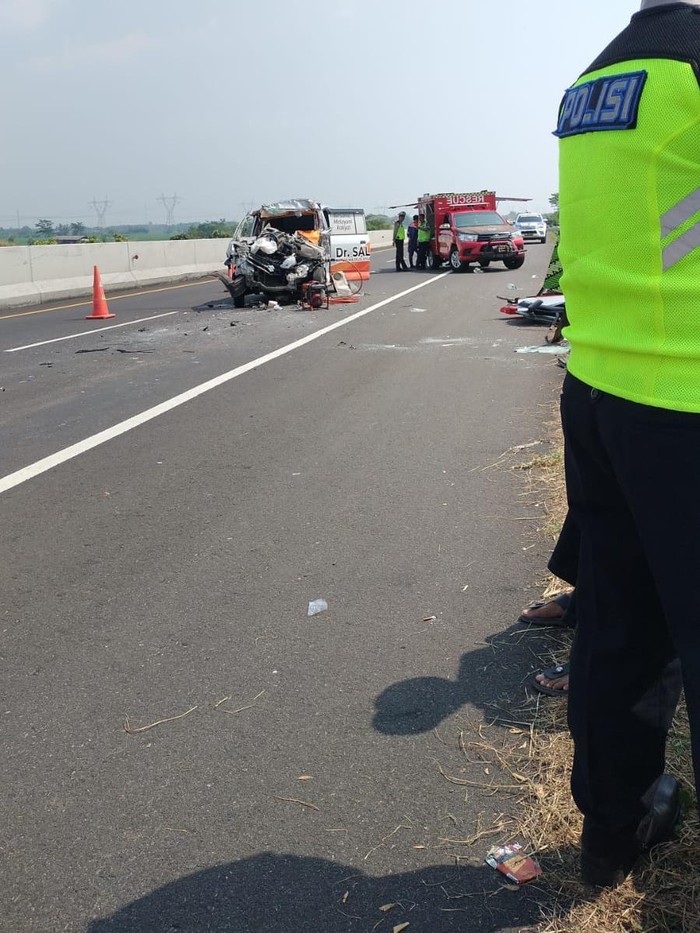 Tabrakan Maut Mobil Jenazah Di Tol Pemalang Berujung 2 Nyawa