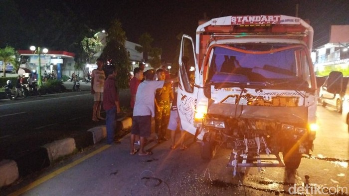 Tabrakan Truk Vs Kendaraan Misterius Di Jalan Jogja Solo Klaten, Sopir