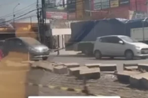 Proyek Betonisasi Jalan Majapahit Semarang Mulai Berjalan, Baru Tahap Pengerukan di Depan AJBS