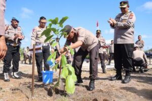 Tanam 14.000 Pohon dan Beri Beasiswa Bagi Pelajar, Polda Kalteng Sambut Hari Bhayangkara ke-78