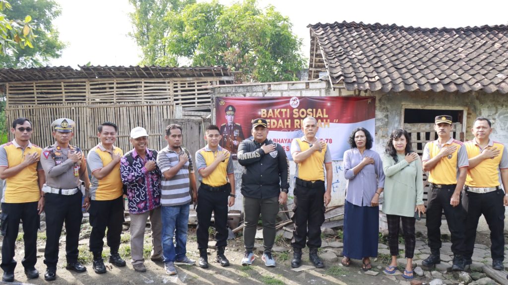 Tempat Tinggalnya Dapat Progam ‘bedah Rumah’, Anggota Polsek Lasem Terharu