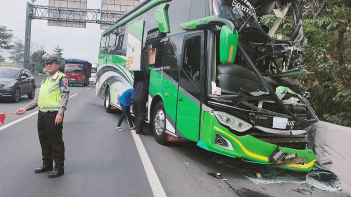 Tiga Orang Luka Akibat Bus Study Tour Smk Purworejo Kecelakaan