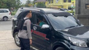 Tingkatkan Keamanan, Piket Yanma Cek Ranmor Yang Masuk ke Mapolda Kalteng