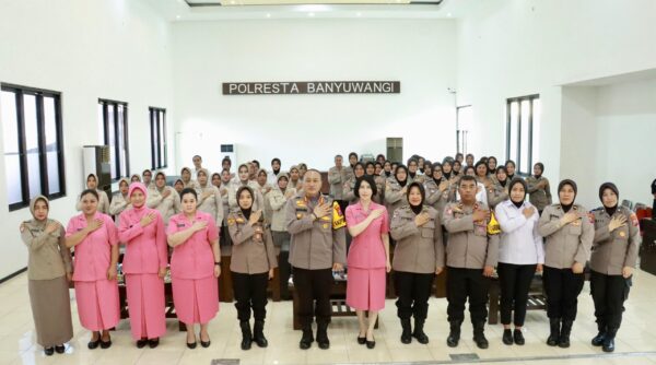 Tingkatkan Profesionalisme, Anggota Polwan Dan Asn Wanita Polresta Banyuwangi Menerima