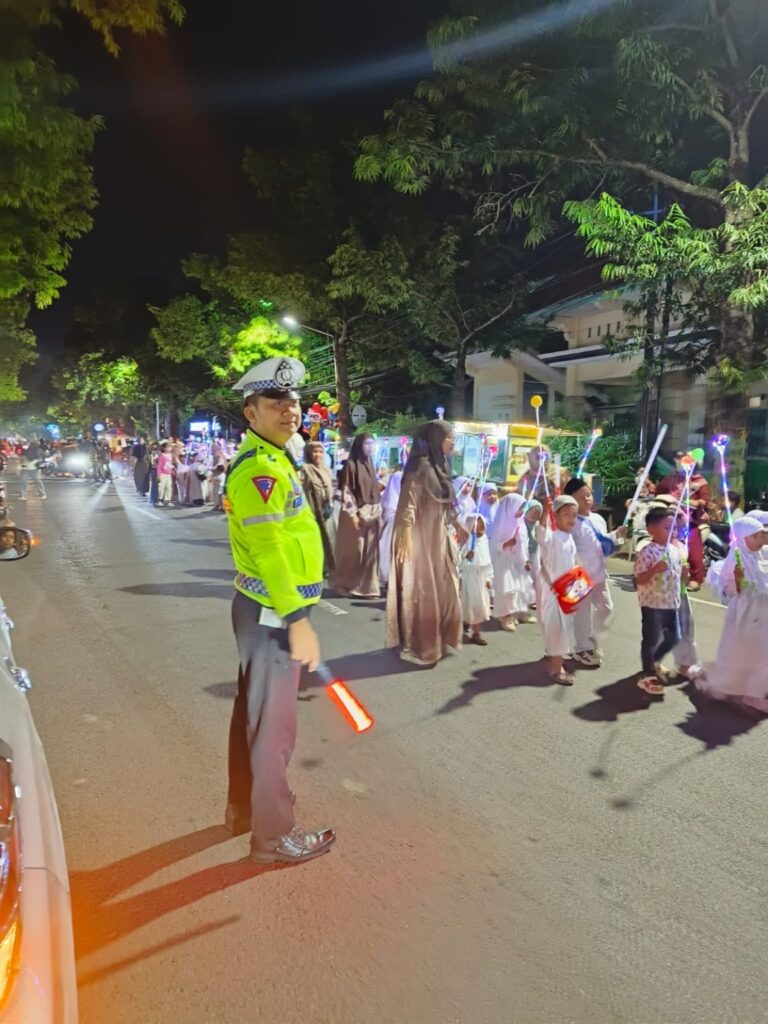 Upaya Ciptakan Kelancaran Saat Giat Takbir Keliling, Sat Lantas Polres Rembang Atur Arus Lalu Lintas