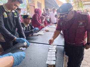 Usai Apel Pagi, Personel Polresta Banyuwangi Mendadak Dites Urine