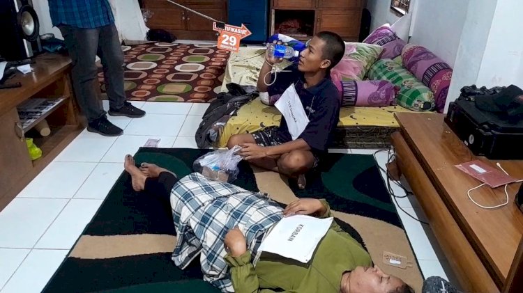 Usai Membunuh, Pelaku Duduk Santai Minum Air Di Samping Korban