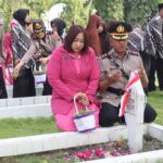 Ziarah Ke Taman Makam Pahlawan, Kapolres Sukoharjo Sambut Hut Bhayangkara