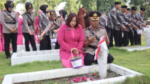 Jelang Hari Bhayangkara ke 78, Polres Sukoharjo Ziarah ke Taman Makam Pahlawan