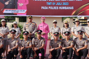 Kapolres Humbahas Pimpin Kenaikan Pangkat, Dorong 13 Personel Tingkatkan Pelayanan