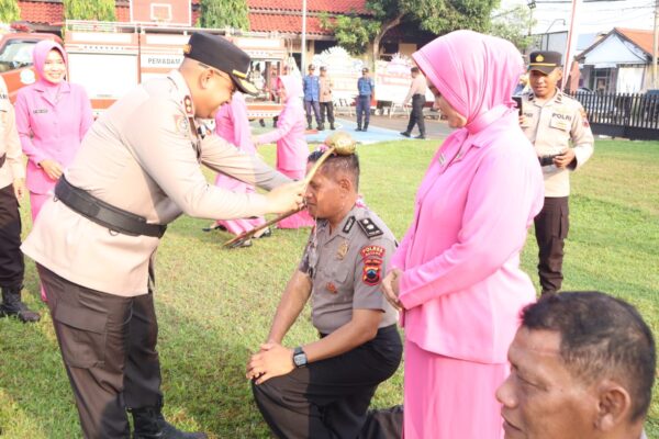 21 Personel Polres Batang Naik Pangkat, Kapolres Dorong Kinerja Lebih