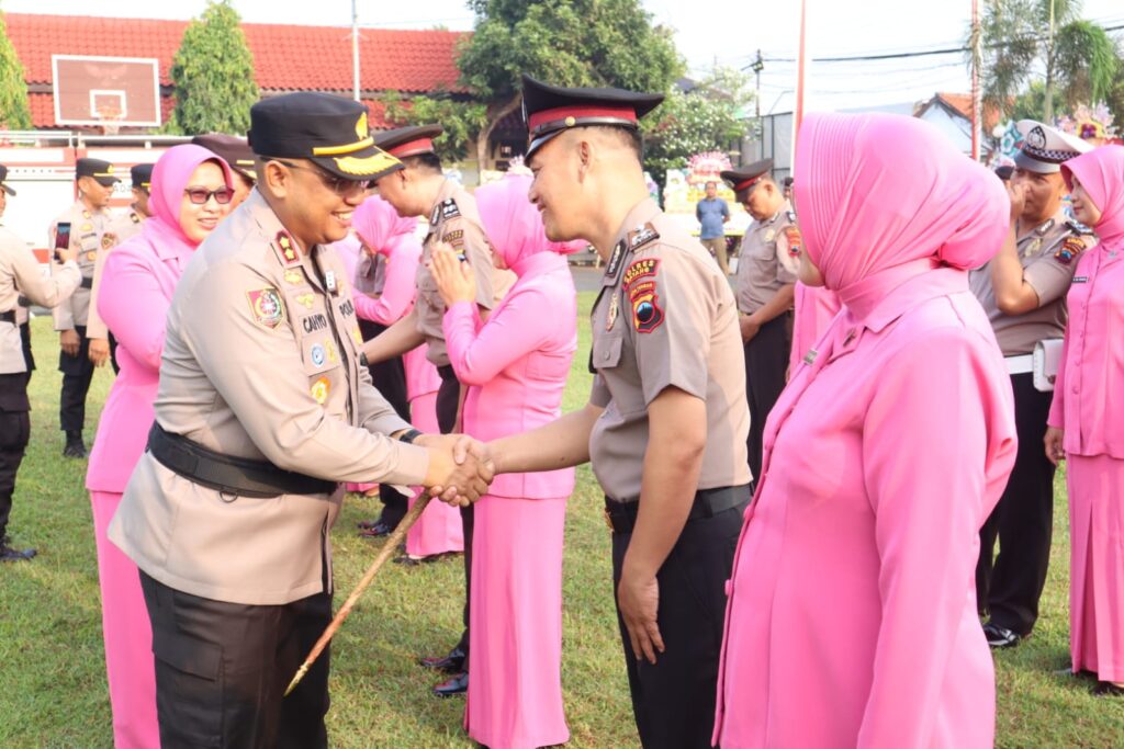 21 Personel Polres Batang Naik Pangkat, Kapolres Menekankan Peningkatan Kinerja