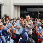 Ahmad Luthfi Tunjukkan Keramahan Dengan Berfoto Bersama Karyawan Di Klaten