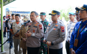 Aksi Kemanusiaan Kapolda Jateng di Batang: Semen dan Trauma Healing untuk Korban Gempa