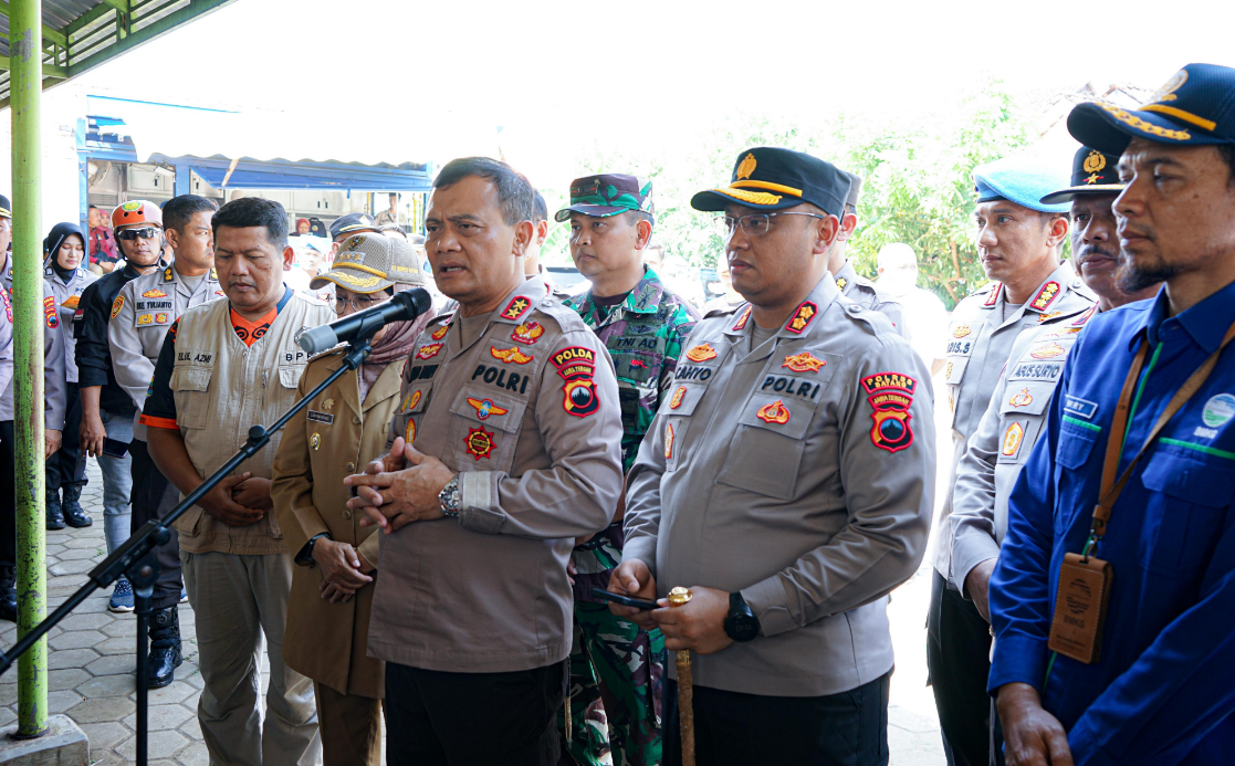 Aksi Kemanusiaan Kapolda Jateng Di Batang: Semen Dan Trauma Healing