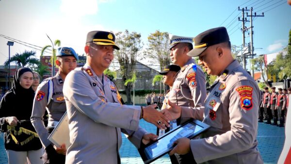 Anggota Polresta Banyuwangi Raih Penghargaan Prestasi