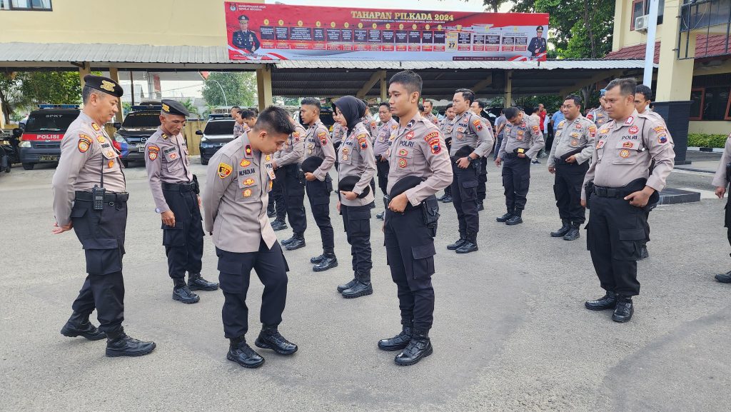 Apel Fungsi Hari Rabu, Wakapolres Rembang Laksanakan Pengecekan Sikap Tampang Anggota