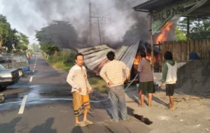 Insiden di Sukoharjo: Dua Mobil Dagangan Terbakar Saat Dipanaskan