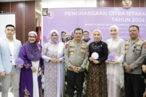 Wanita Muslimah Indonesia Anugerahkan Penghargaan kepada Kapolda Jateng Atas Peran Kemanusiaan