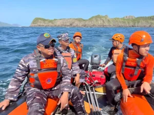 Basarnas Banyuwangi Upayakan Pencarian Pencari Kerang Kintir yang Hilang di  Pantai Wedi Ireng