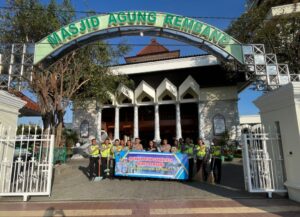 Bhakti Sosial Religi Satlantas Polres Rembang Gelar Bersih-bersih Masjid Dalam Rangka Ops Patuh Candi 2024