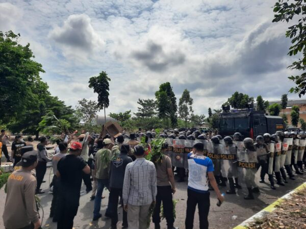 Brimob Kalteng Dan Polres Kobar Gelar Latihan Sispamkota Untuk Amankan