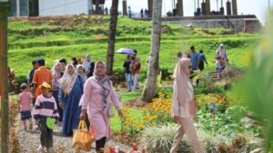 Ribuan Warga Kunjungi Argowisata Tamansuruh, Bupati Banyuwangi Perpanjang Acara