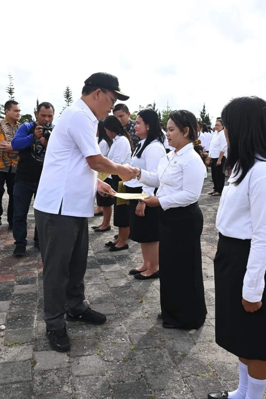 Bupati Humbahas Serahkan 685 Sk Pengangkatan P3k