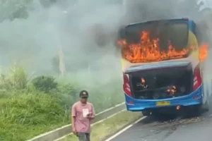 Begini Kronologi Bus Pariwisata Blue Star Terbakar di Jalan Lingkar Salatiga