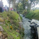 Detik Detik Mobil Pikap Terguling Hingga Masuk Ke Sungai Di Karanganyar