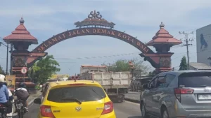 Dipicu Rob dan Perbaikan Jalan, Kemacetan Jalan Raya Sayung Demak Makin Parah