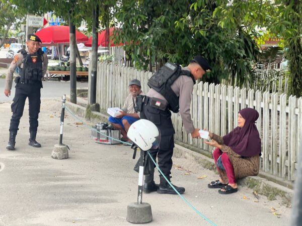 Ditsamapta Polda Kalteng Rutin Patroli Dialogis Sembari Bagikan Makanan Gratis