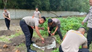 Dukung Ketahanan Pangan Nasional, Brimob Kalteng Manfaatkan Lahan Kosong Membudidaya Ikan dan Sayuran