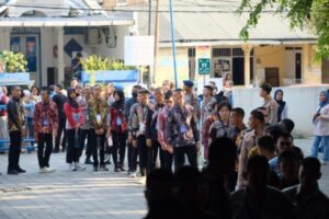 Dukungan Penuh: Kisah Orang Tua dan Anak Saat Pindah dari Akpol ke Udinus