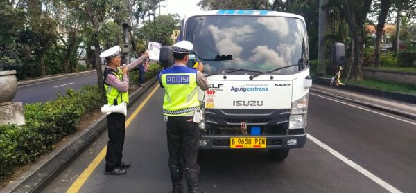 Edukasi Pengendara Oleh Satgas 1: Langkah Proaktif Kurangi Kecelakaan Di