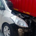 Ertiga Seruduk Truk Parkir Di Tol Tegal, 2 Orang Tewas