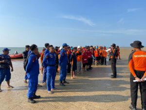 Gabungan Pelatihan SAR Water Rescue; Hari Pertama di Pantai Karangjahe Beach Rembang