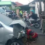 Gegara Ban Meletus, 2 Avanza Adu Banteng Di Jalan Tayu Pati