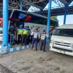 Gelar Razia Angkutan Umum Di Terminal Sri Tanjung Banyuwangi, Aparat