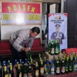 Gerebek Toko Di Pasar Sunggingan Boyolali, Petugas Temukan 60 Botol